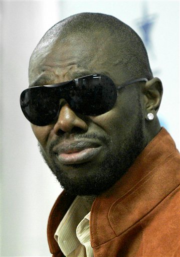 terrell owens crying gif. Quick…let#39;s sign him!